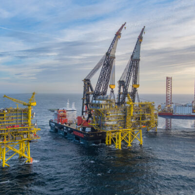 The world's largest floating cranes with a Czech footprint still reign at sea after 10 years